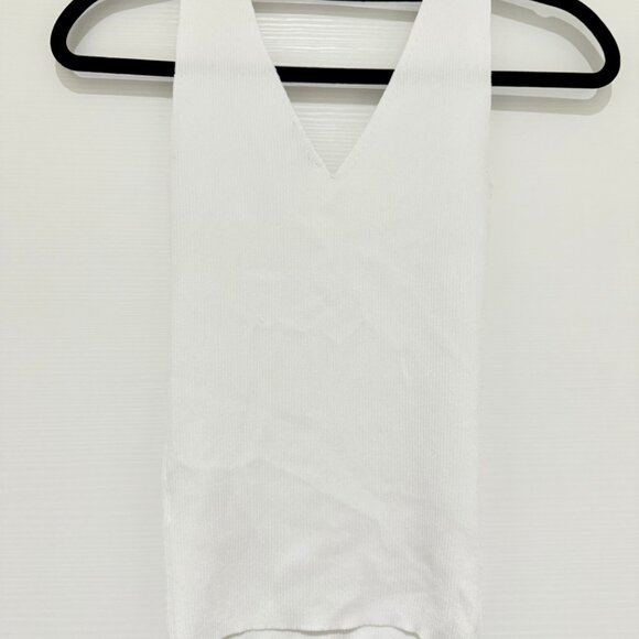 White blouse - Picture 3 of 3